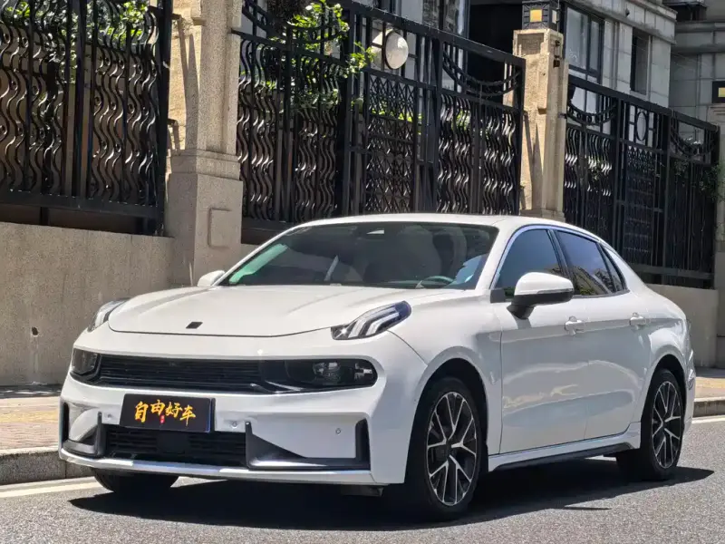Lynk & Co 03