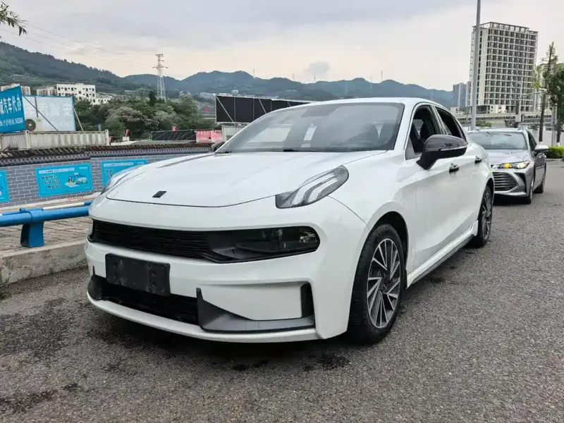 Lynk & Co 03
