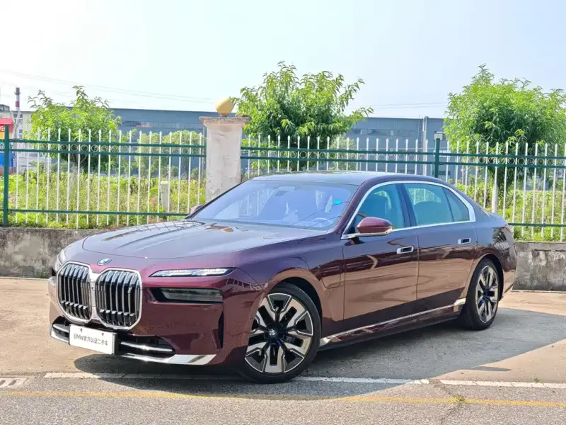 BMW i7