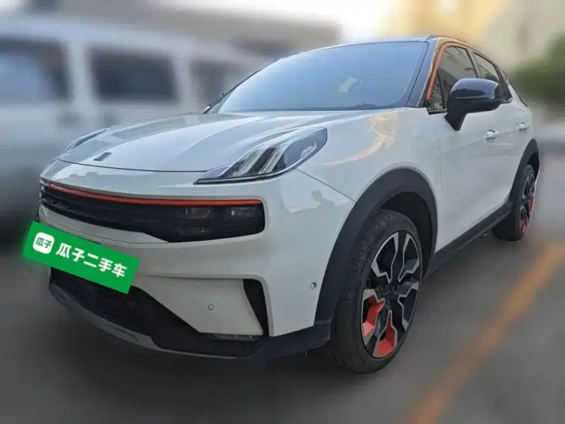 Lynk & Co 06