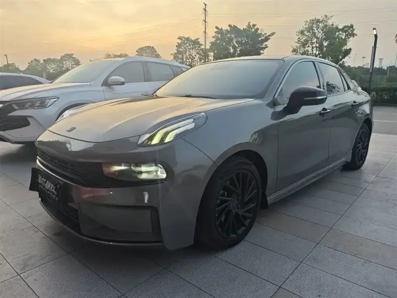 Lynk & Co 03