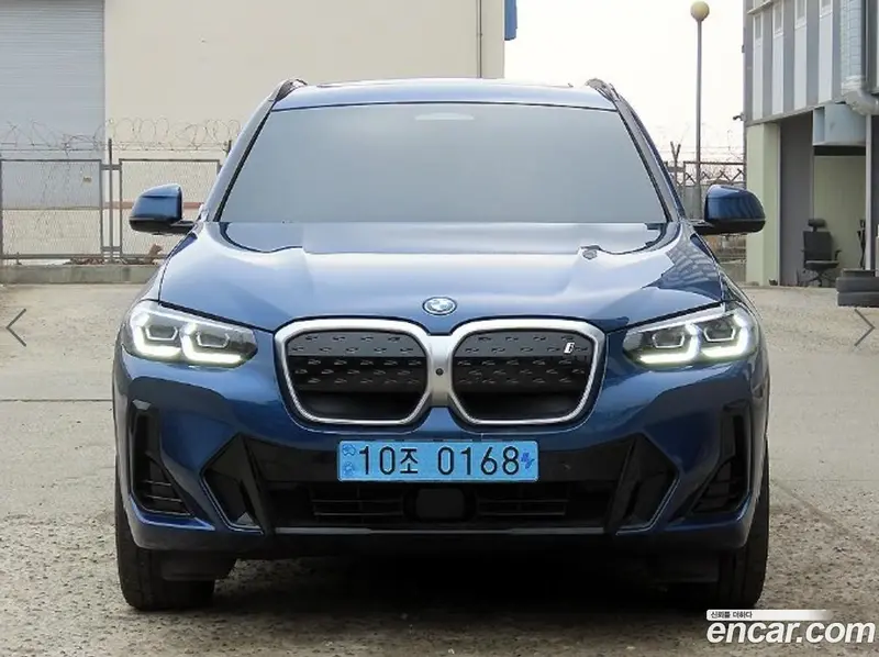 BMW iX3