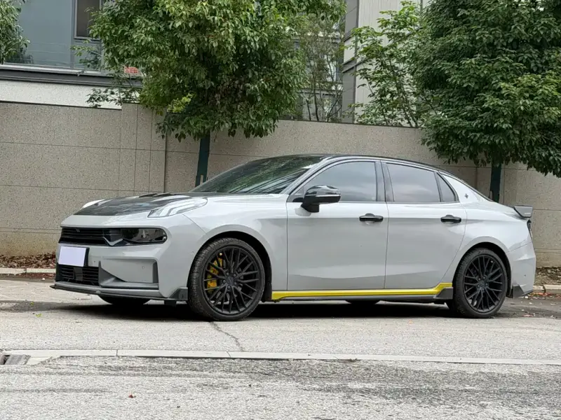 Lynk & Co 03