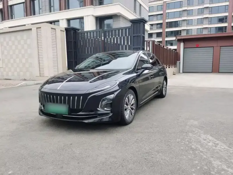 Hongqi E-QM5