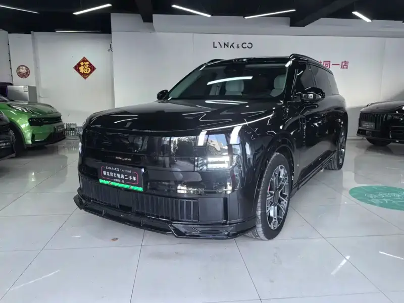 Lynk & Co 900