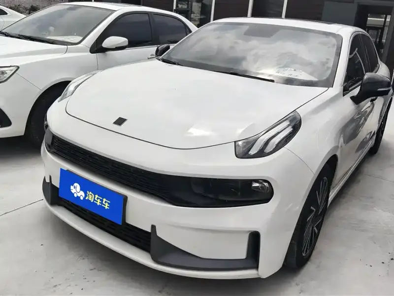 Lynk & Co 03