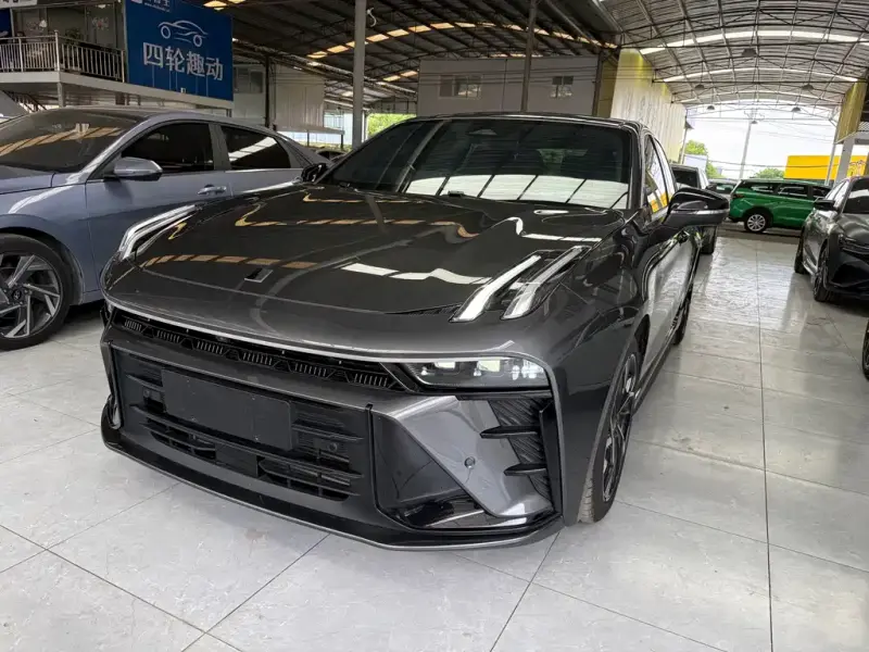 Lynk & Co 03