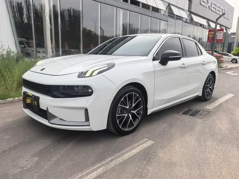 Lynk & Co 03