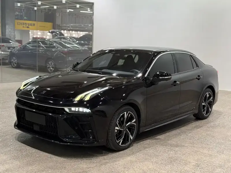 Lynk & Co 03