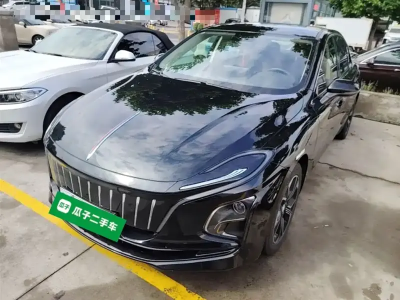 Hongqi E-QM5