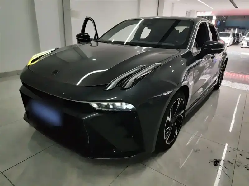Lynk & Co 03