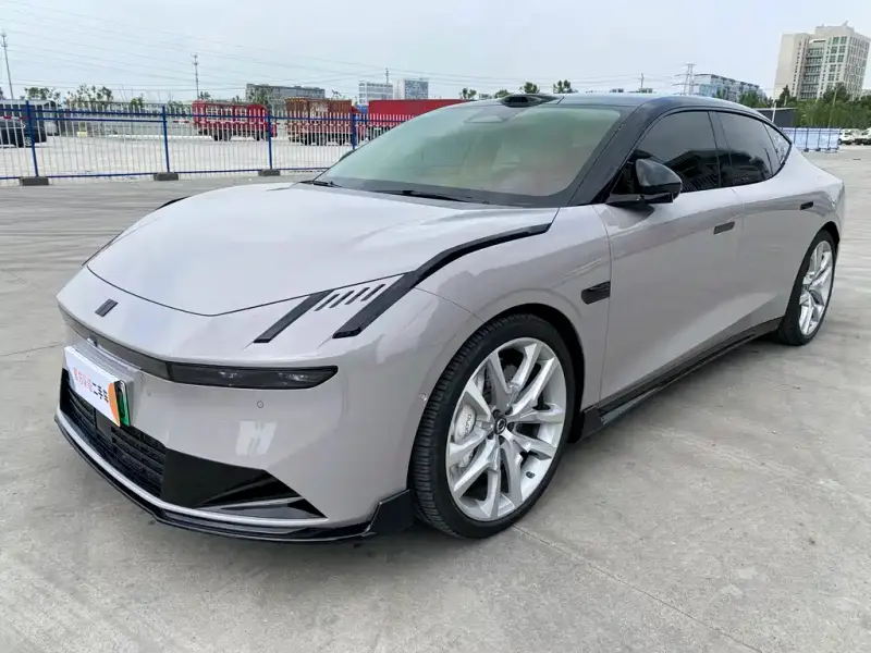 Lynk & Co 10