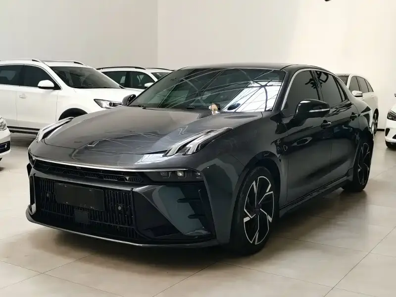 Lynk & Co 03