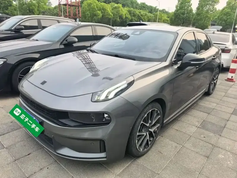 Lynk & Co 03