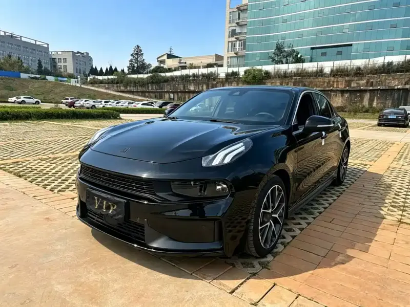 Lynk & Co 03