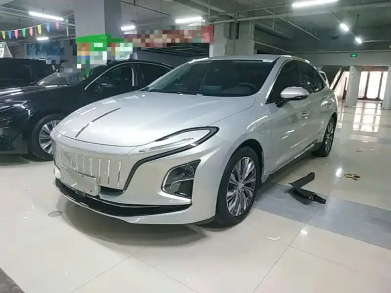 Hongqi E-QM5