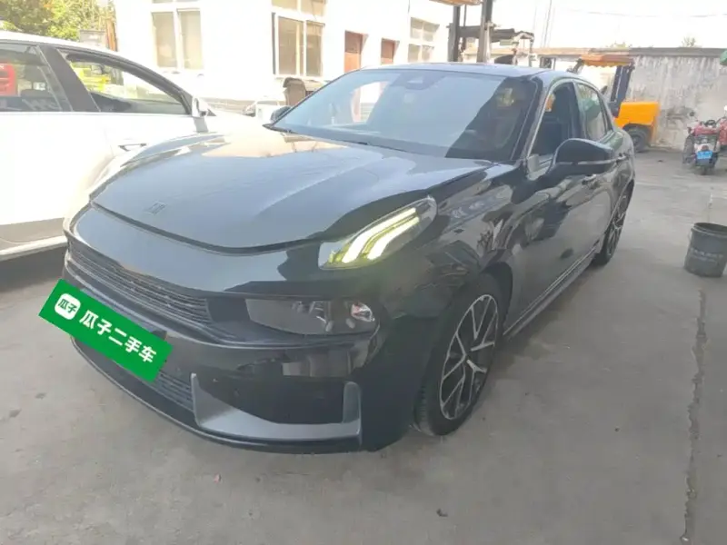Lynk & Co 03