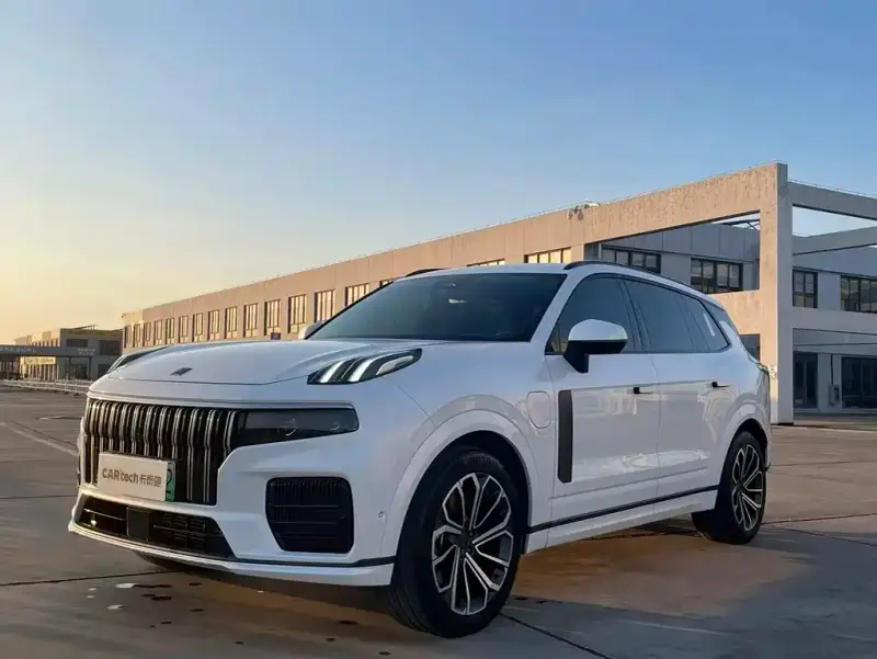 Lynk & Co 09