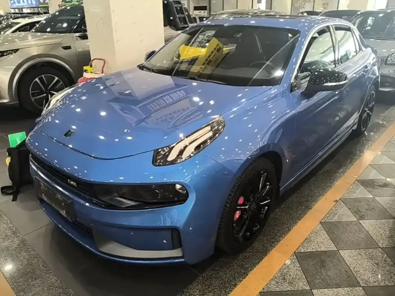Lynk & Co 03