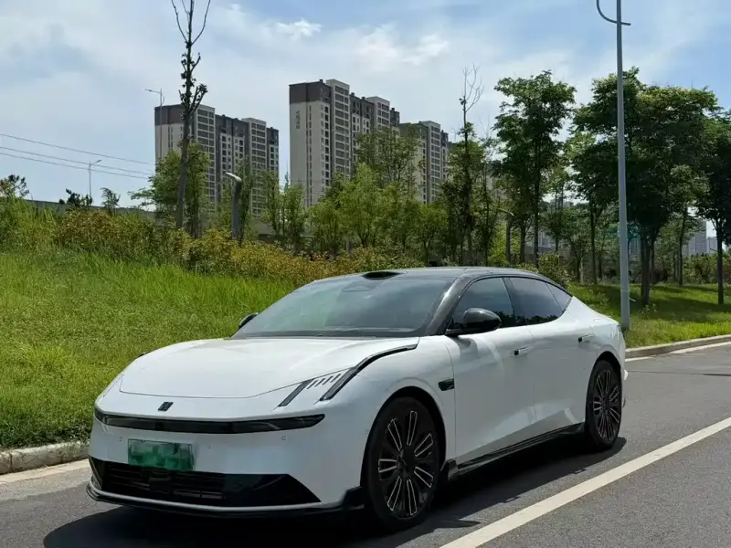 Lynk & Co 10