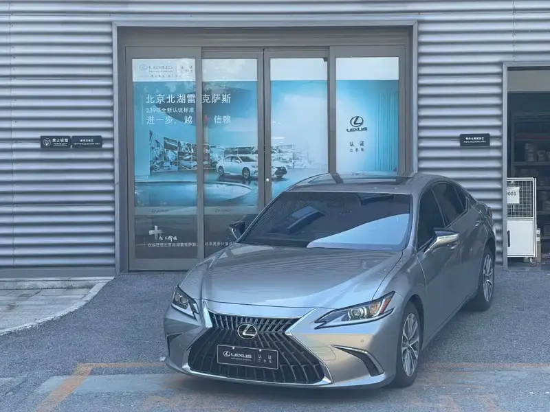 Lexus ES