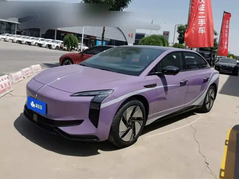 Hongqi EH7