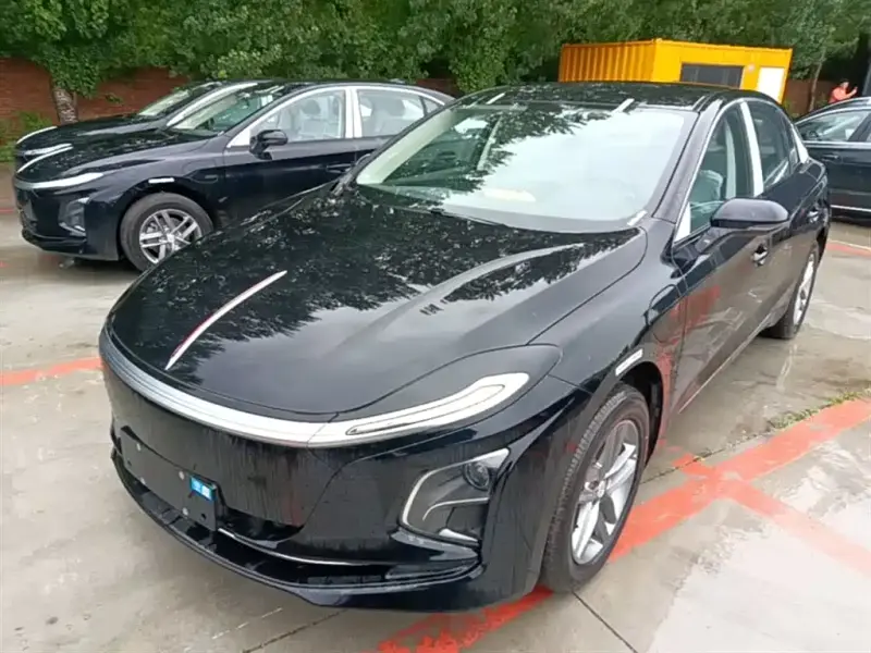 Hongqi E-QM5
