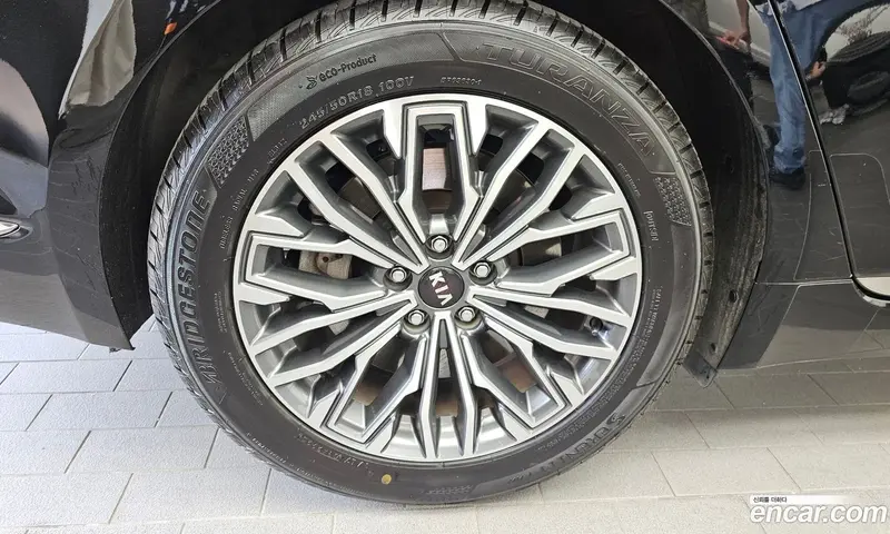 Kia Quoris (K9)