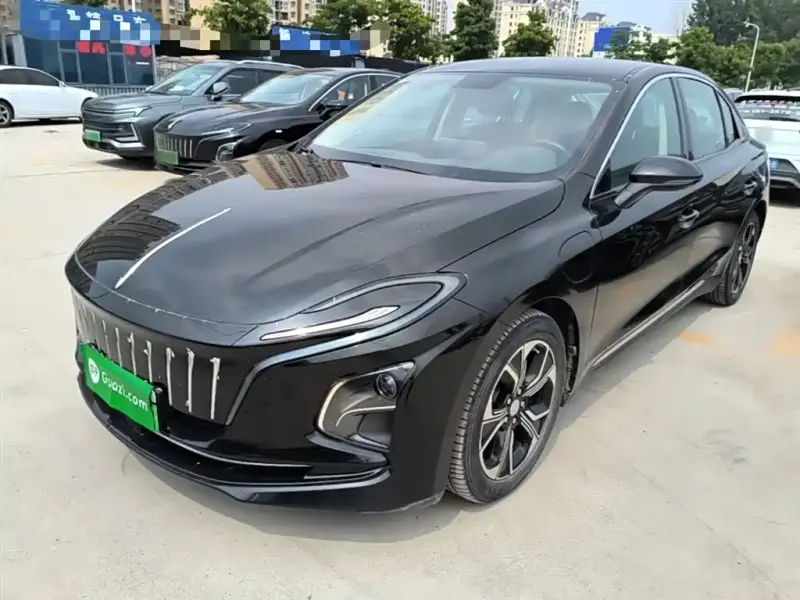 Hongqi E-QM5