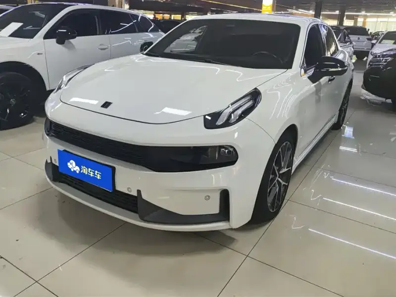 Lynk & Co 03