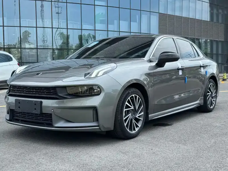 Lynk & Co 03