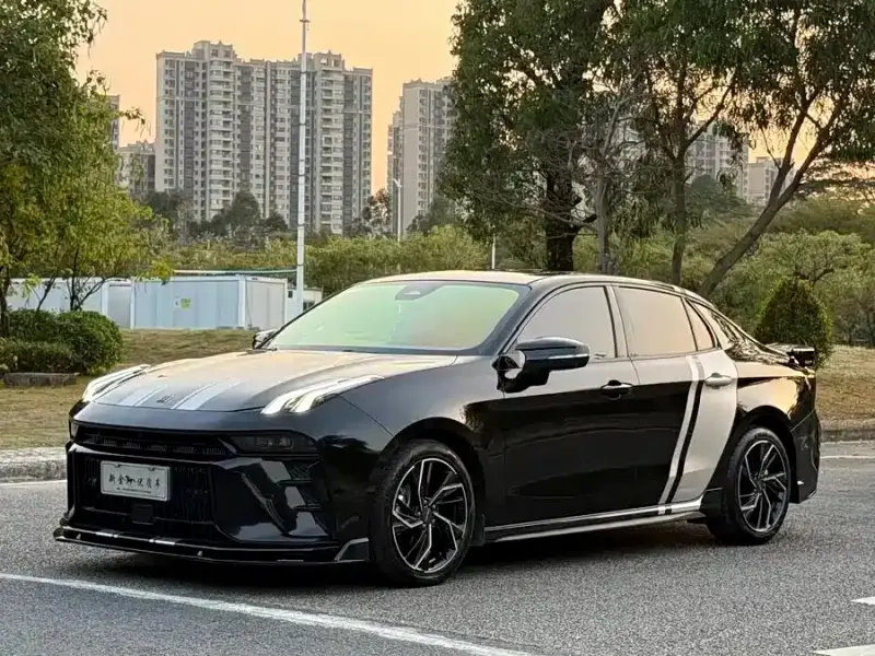 Lynk & Co 03