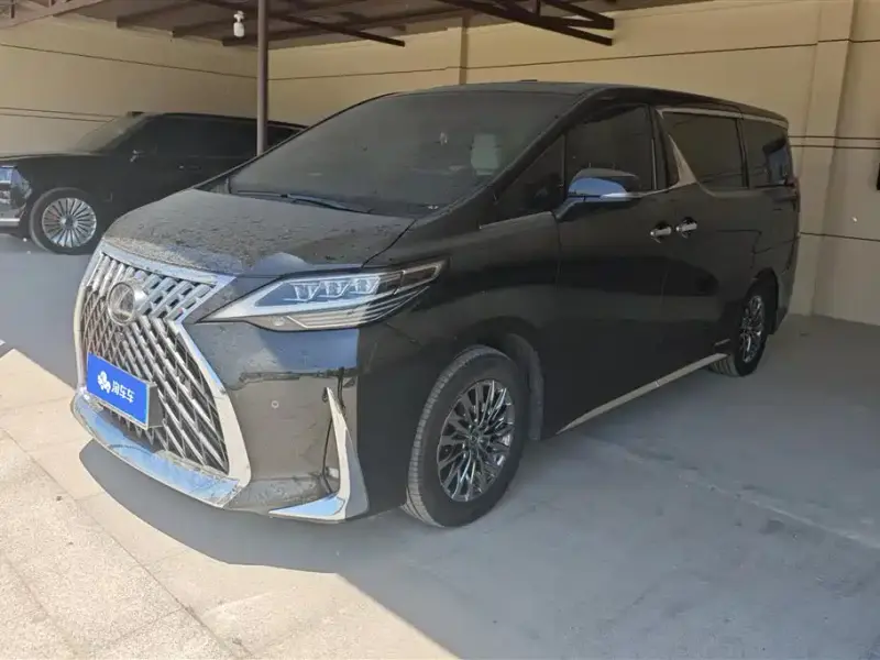 Lexus LM