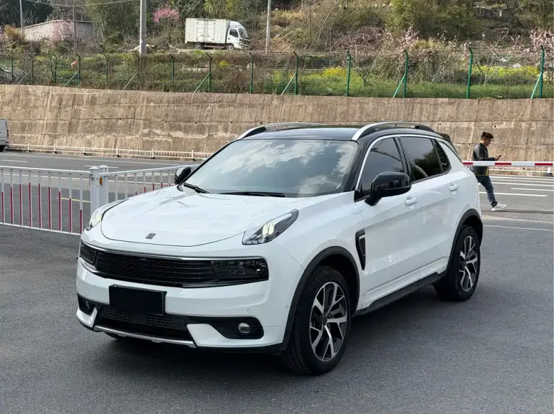 Lynk & Co 01