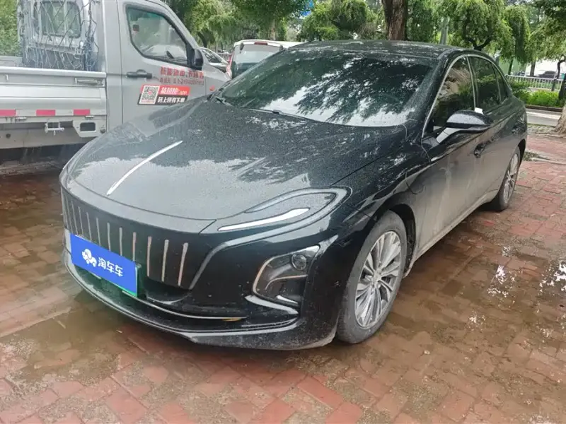 Hongqi E-QM5