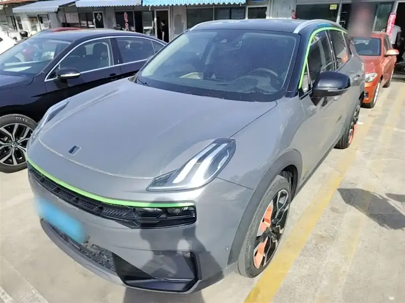 Lynk & Co 06