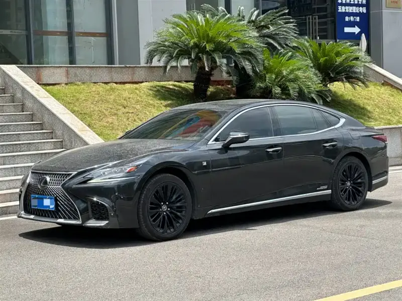 Lexus LS