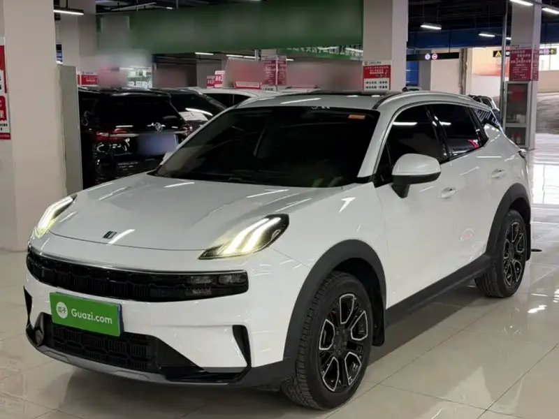 Lynk & Co 06