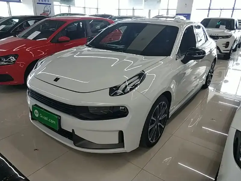Lynk & Co 03