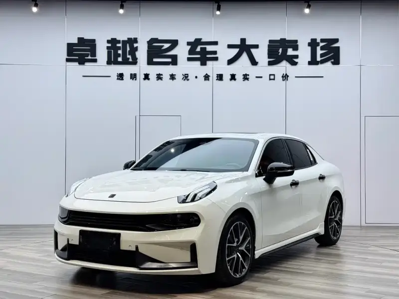 Lynk & Co 03