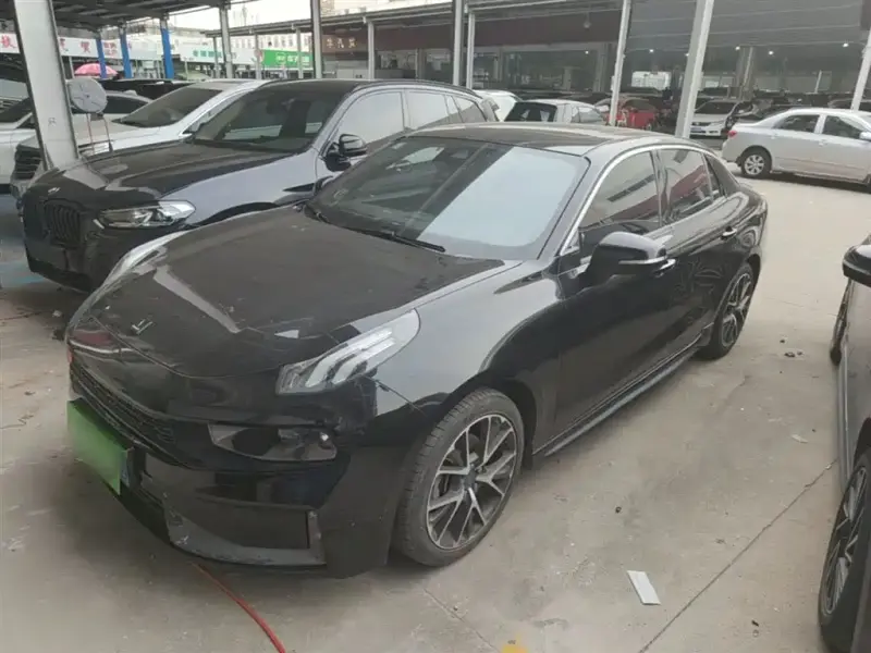 Lynk & Co 03