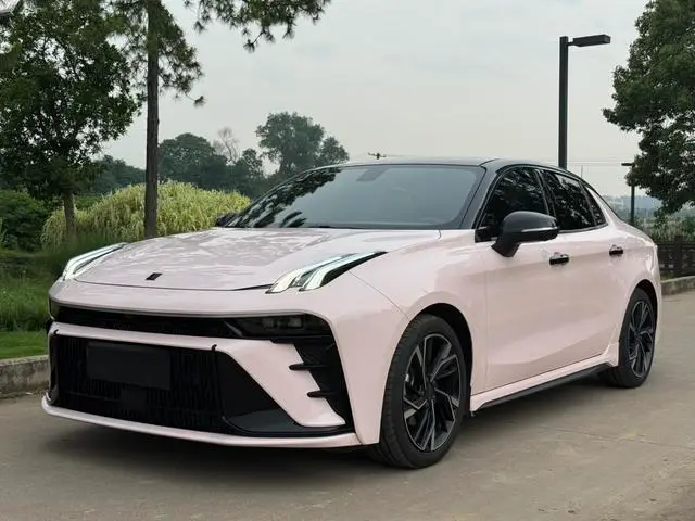 Lynk & Co 03