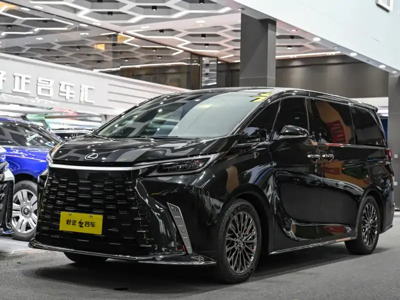 Lexus LM