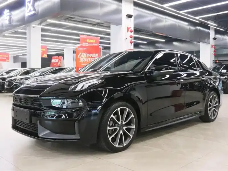 Lynk & Co 03