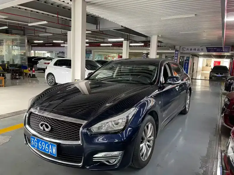 Infiniti Q70