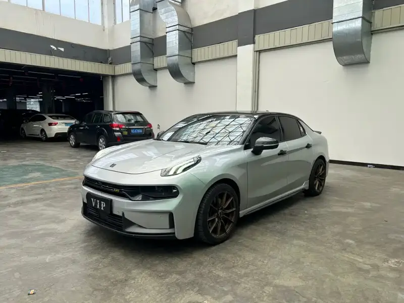 Lynk & Co 03