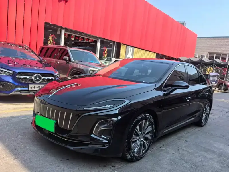 Hongqi E-QM5