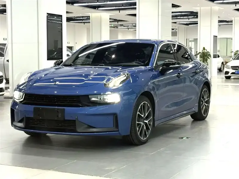 Lynk & Co 03
