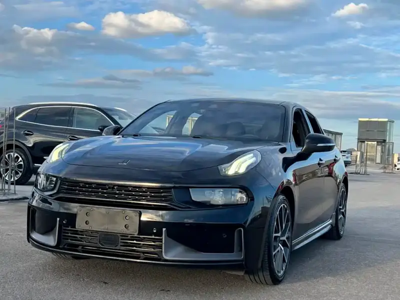 Lynk & Co 03