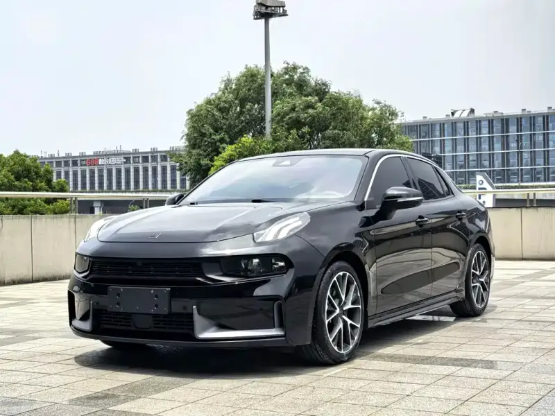 Lynk & Co 03